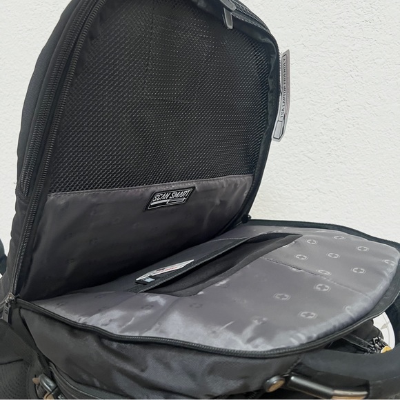 Swiss Gear black TSA travel friendly Scan Smart laptop gear all-in-one backpack - Picture 9 of 16